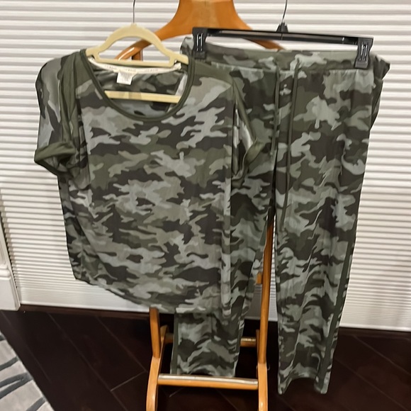 Lucky 4 piece set. Camo. Size L - Picture 2 of 5